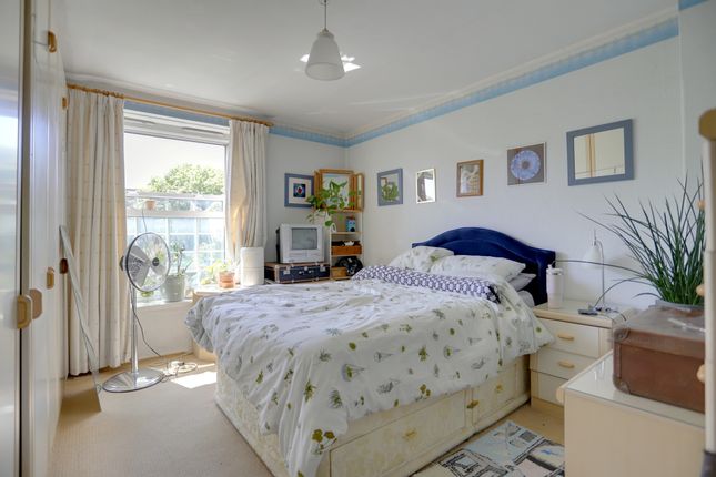 70 Alden House, Duncan Road, London photo 4