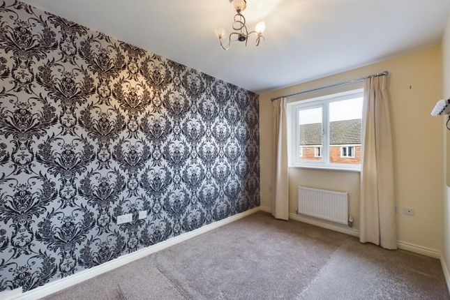 37, Plantation Drive, Bradford photo 4