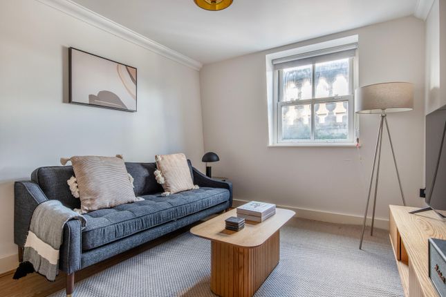 Thumbnail Flat to rent in Earls Court, London