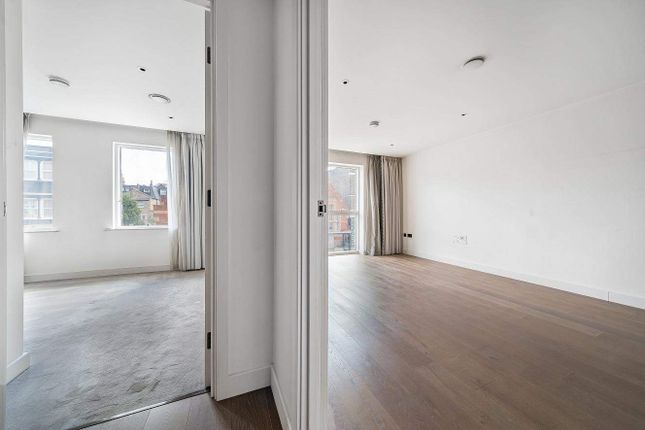 Flat for sale in Fulham High Street, London