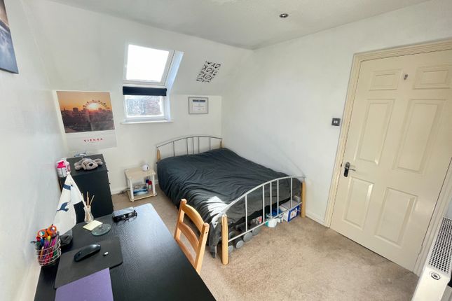 End terrace house for sale in Muirfield, Luton, Bedfordshire