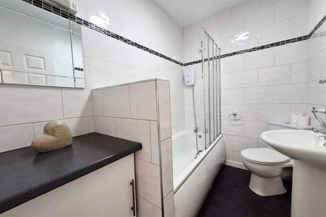 6, Darwen photo 3