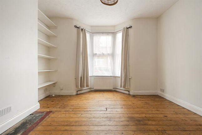 55, Hove Avenue, London photo 4