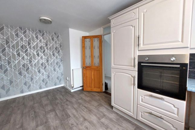 9 Staines Close, Hull photo 3