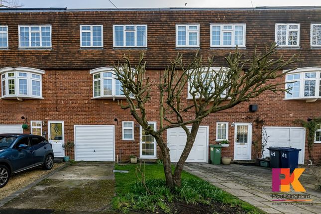 Thumbnail Terraced house to rent in Fieldhead Gardens, Bourne End