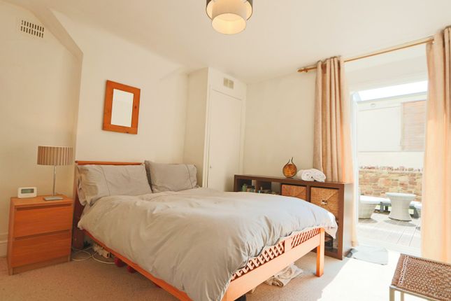 Flat to rent in Meridian Place, Bristol