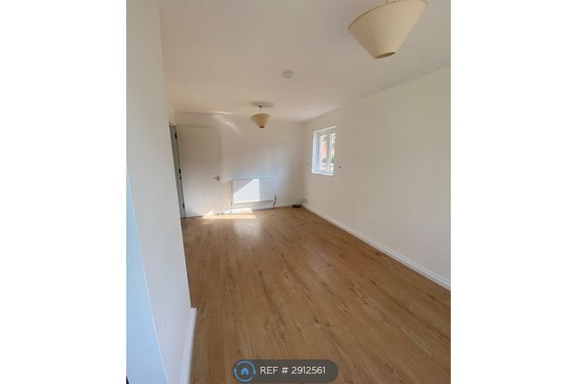 Parry Drive, Parry Drive, Weybridge photo 3