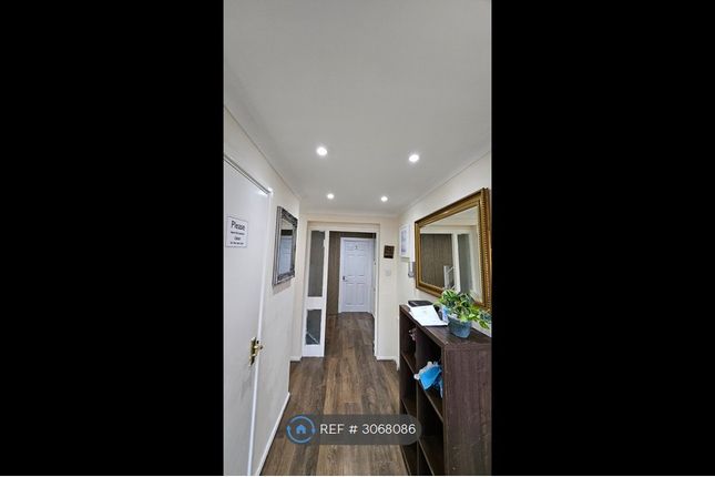 Chilcombe Way, Lower Earley, Reading photo 3