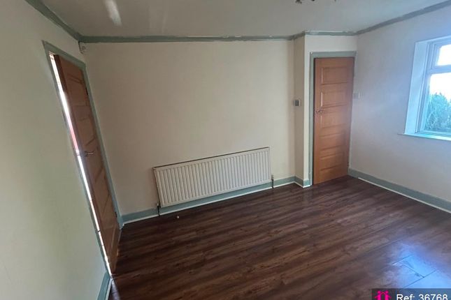10, Ashbourne Rise, Bradford photo 3