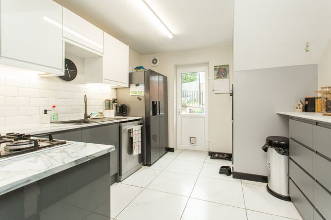 1, Newbury Close, Kent photo 4