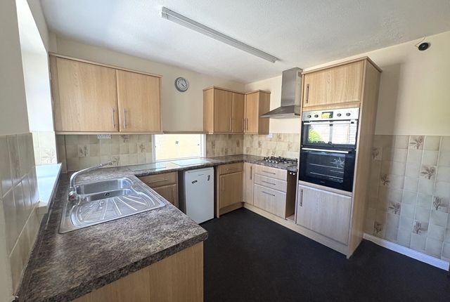 47, Pine Park Road Devon, Honiton photo 2