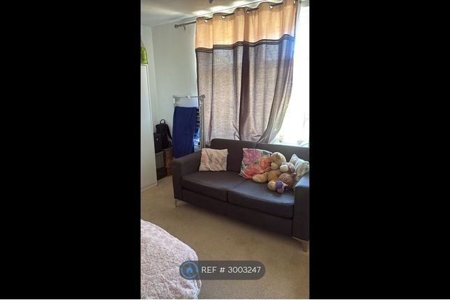 Easby Crescent, Morden photo 2
