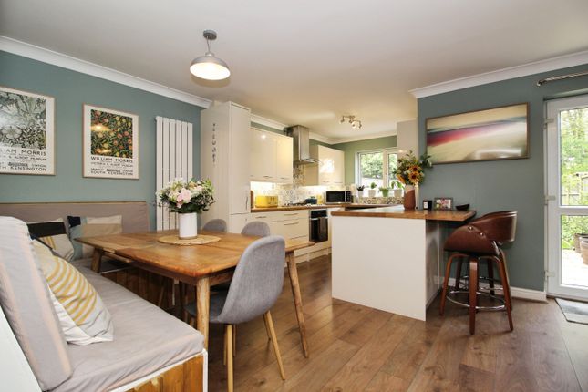 9, Buttercup Way, Bradford photo 3