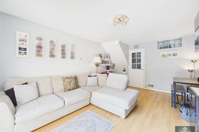 21, Birkdale Drive, Ifield West photo 2