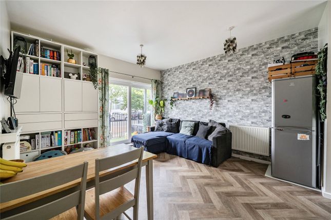MTVH SO - Flat 40, Thorney House,, Drake Way, Berkshire photo 3