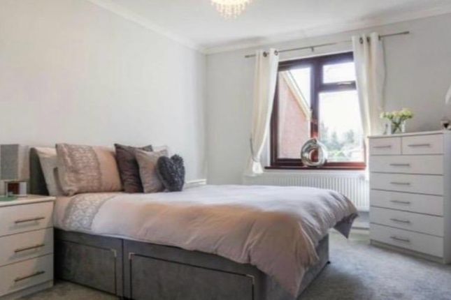 6, Chaldon Close, Wolverhampton photo 4