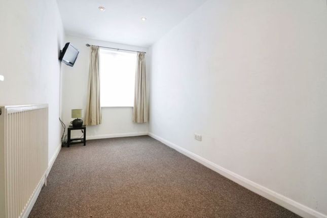 180 Langley Road, SLOUGH photo 5