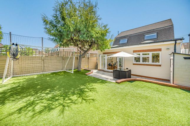 6, Squires Road, Shepperton photo 4
