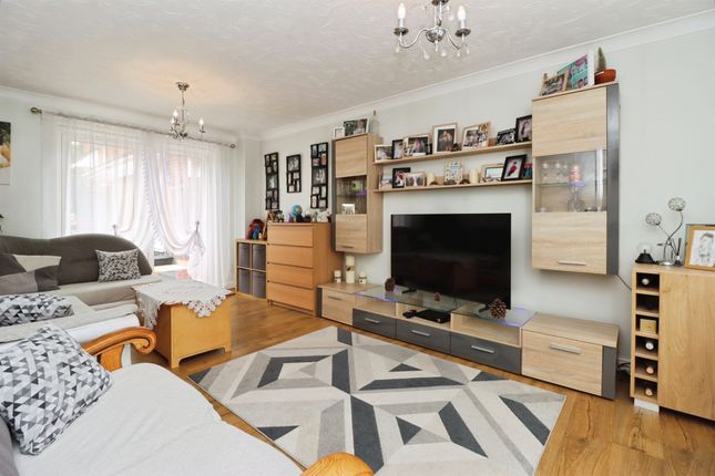 19, Crome Close, Wellingborough photo 4