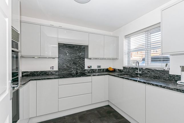 5, Thistlewood Court, Hull photo 2