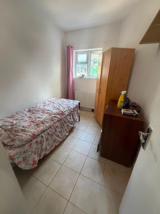 47 Cumberland Road, London photo 4