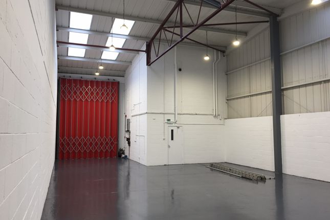 Warehouse to let in Heathlands Industrial Estate, Twickenham TW1, Twickenham,