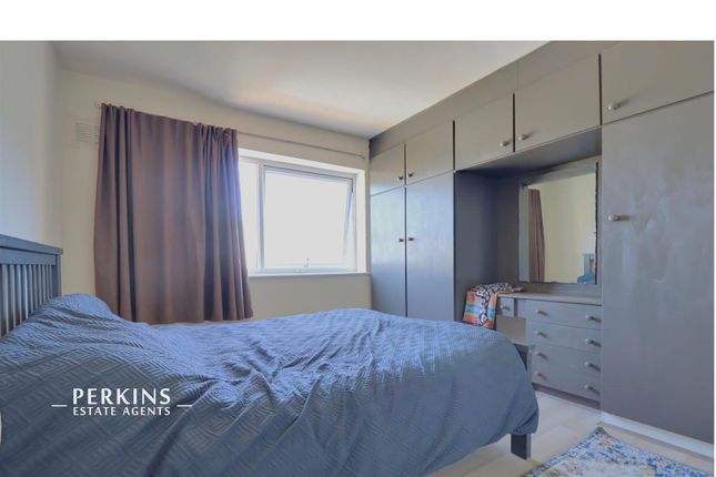 6 Timor Court, Longford Avenue, Southall photo 3