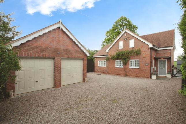 Thumbnail Detached house for sale in Nuneaton Road, Mancetter, Atherstone
