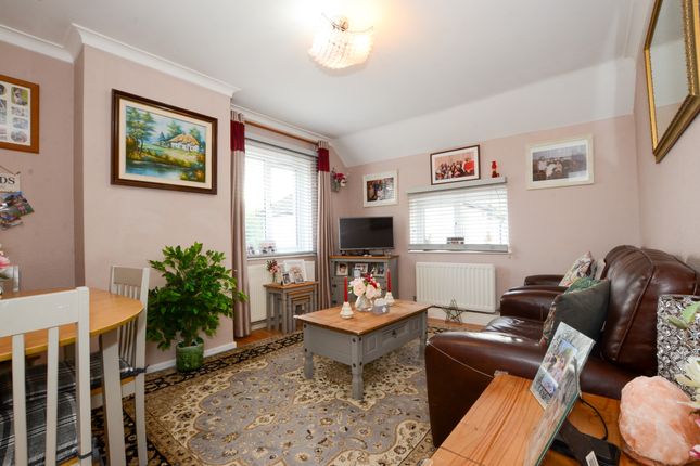 Halsey Place, Watford photo 3