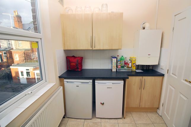 Flat to rent in Southgrove Road, Sheffield