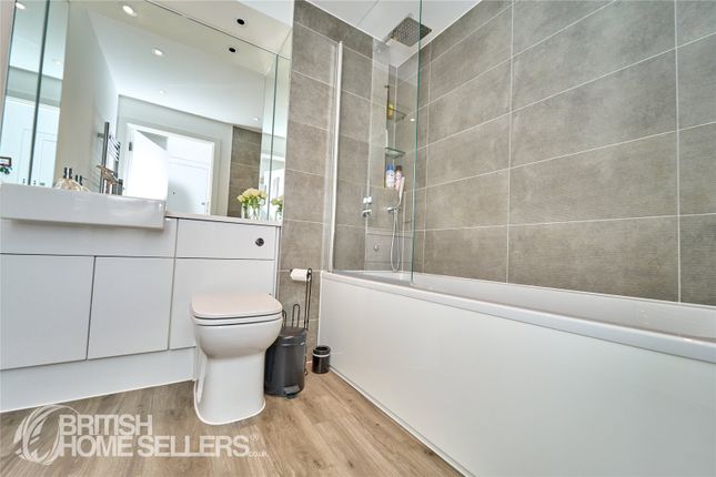 Flat for sale in Fairfield Avenue, Staines-Upon-Thames, Surrey