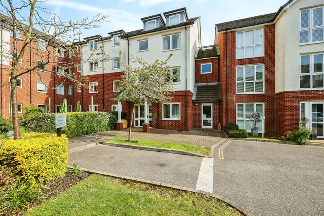Thumbnail Flat for sale in Beaconsfield Road, Waterlooville, Hampshire