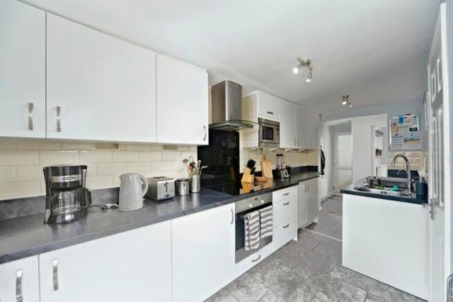 8, Croydon photo 4
