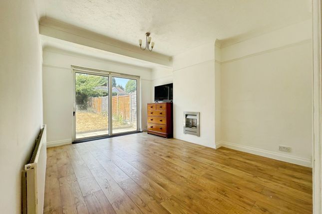 13, Woodmere Avenue, Hertfordshire photo 3