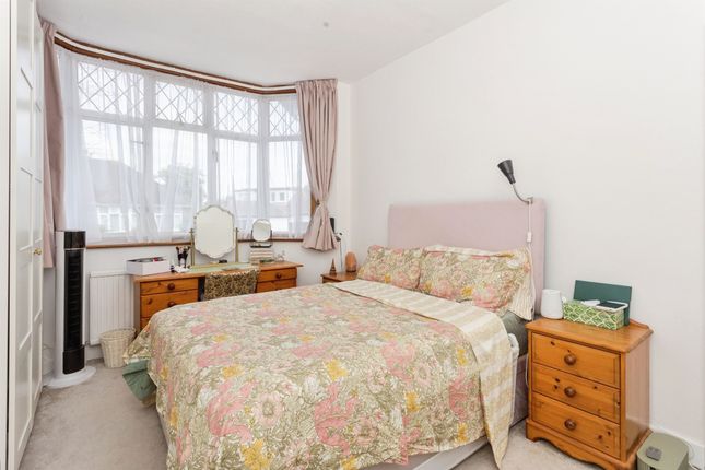 35, Chester Drive, Harrow photo 4