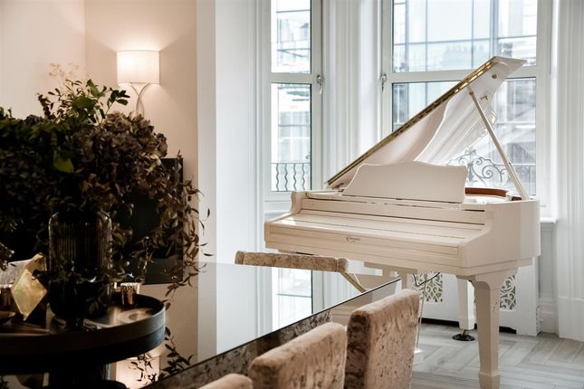 Knightsbridge Luxury  Flat 30, Wellington Court (43).Jpg