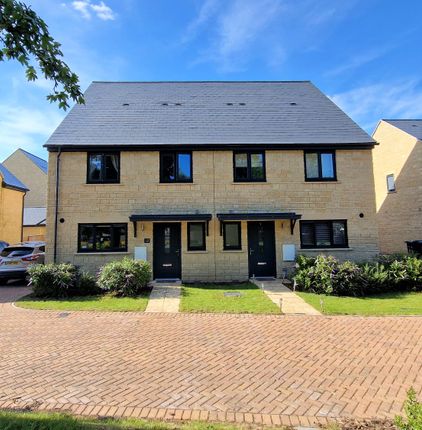 4 bed property to rent in Chalgrove Gardens, Carterton OX18