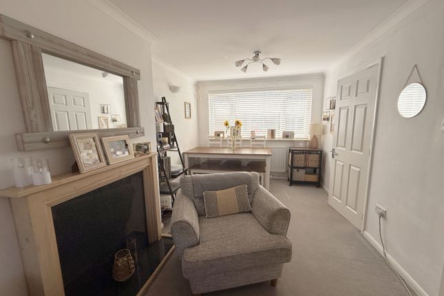 62 Westfield Avenue, Tewkesbury photo 3