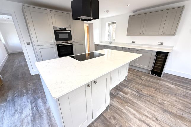 7, Grantham Road, Bottesford photo 2