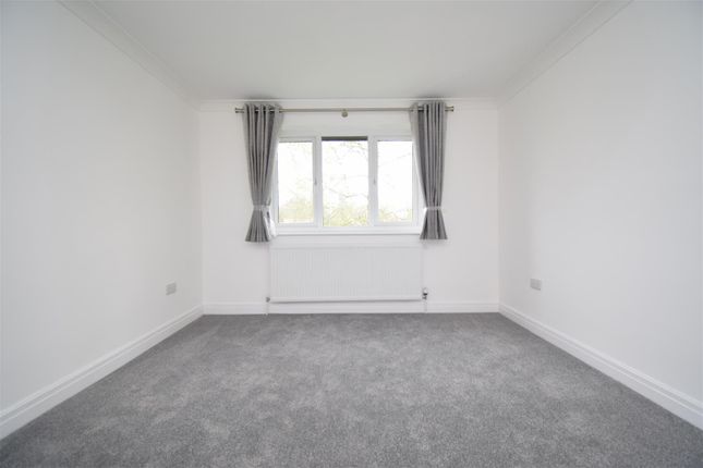 Flat to rent in Sandal Hall Close, Wakefield