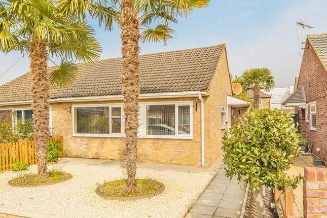 2-bed house on 12, Hawthorn Close, Hampton, £450,000