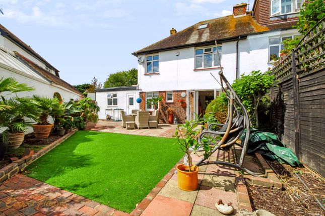 3 Golden Avenue, Littlehampton photo 3