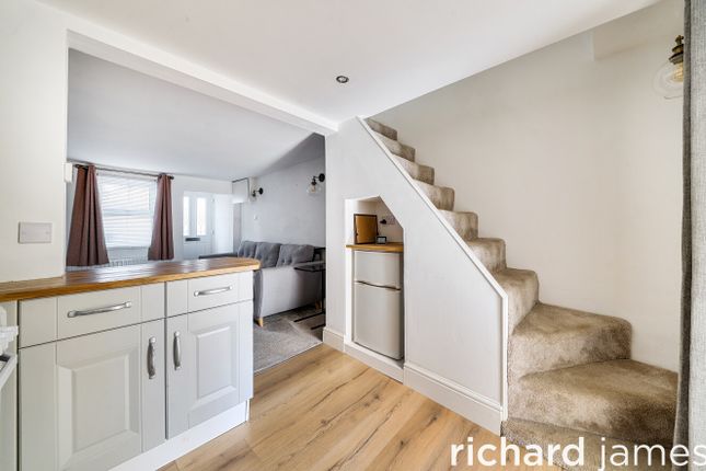 16, Beamans Lane, Royal Wootton Bassett photo 4