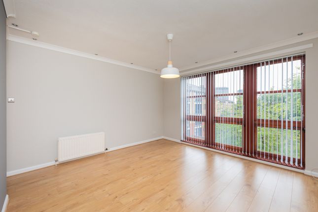 2/1 32 St Ninian Terrace, Glasgow photo 4
