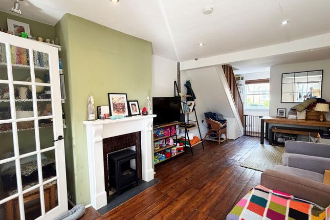 18, Langley Road, Staines-Upon-Thames photo 3