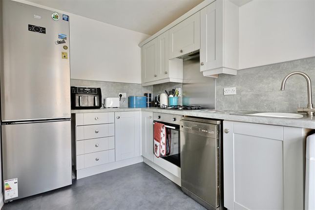 15, Aydon Gardens, Newcastle Upon Tyne photo 3