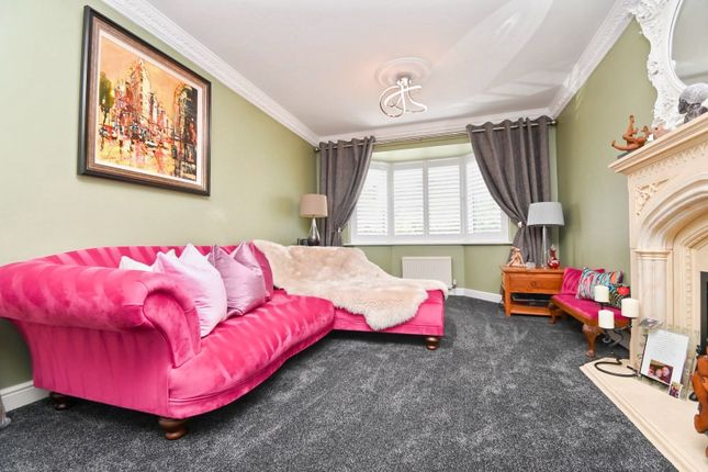 49, Oaks Farm Drive, Barnsley photo 4