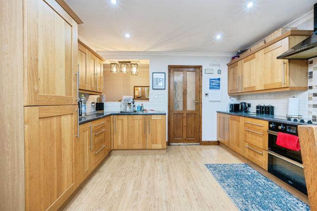 134, Montgomery Close, Bedford photo 3