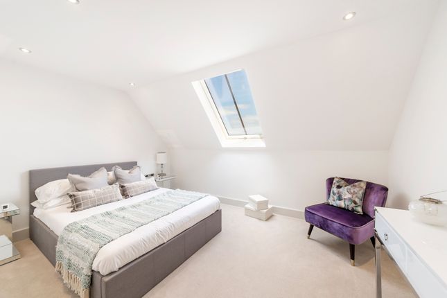 2-bed flat on Flat 4, 811-813, Harrow Road, Kensal Green, £450,000