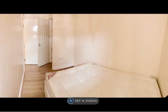 Flat, Stratford Road Sparkhill, Birmingham photo 2